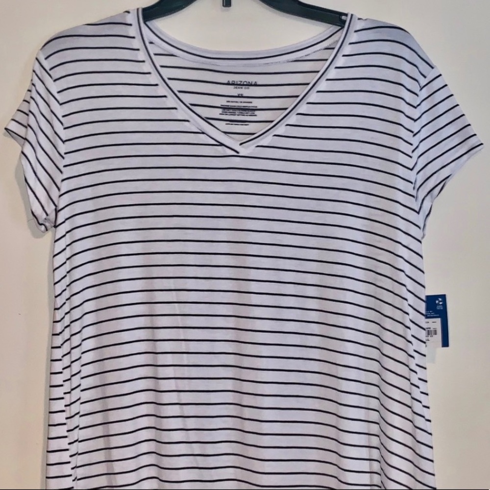 Arizona Jean Co. Oversized V-neck T-shirt NWT